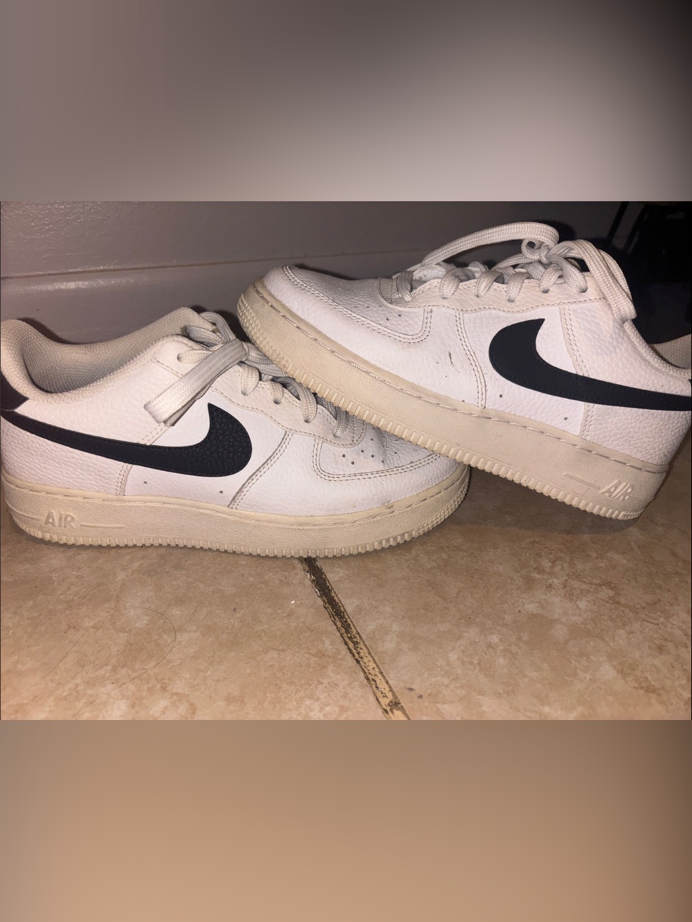 Nike Men’s Cream Leather Sneakers with Black Swoosh
